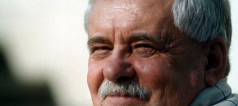 V__gel_L__szl__.jpg