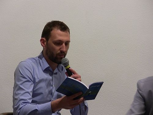 Afra_Janos_felolvas.JPG