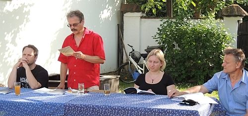 szerkesztok_Bartus_fentre.jpg