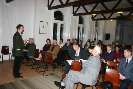 Elek Tibor, a KIT elnöke éves beszámolóját tartja