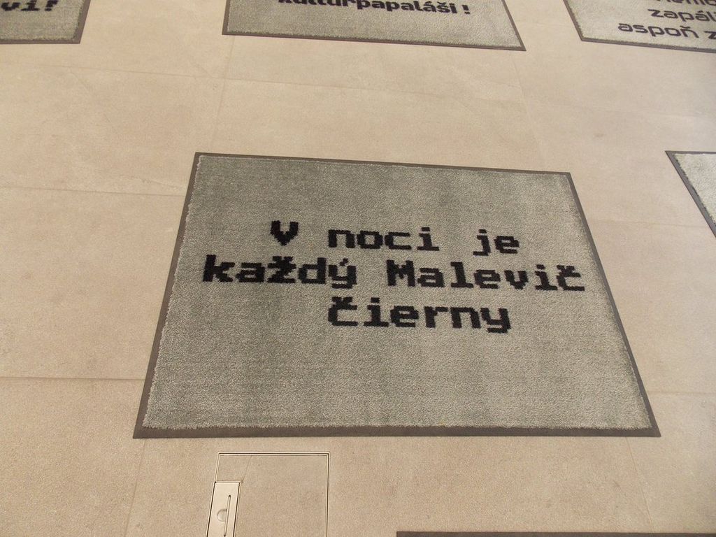 ejjel_minden_malevics_fekete.jpg