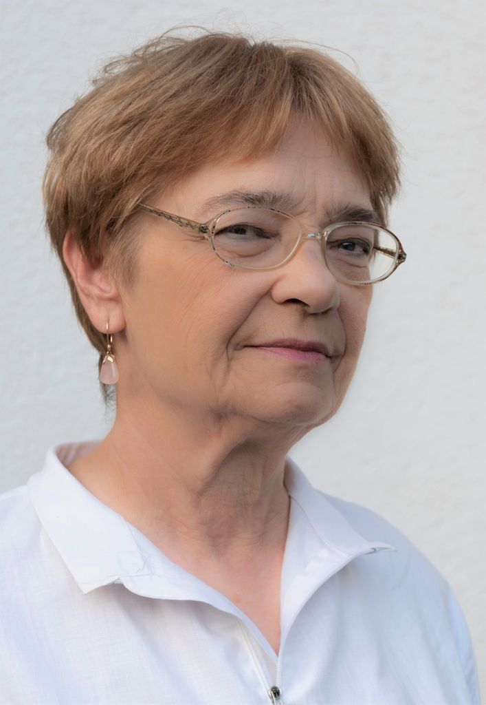 albrecht_julia_portre.jpg