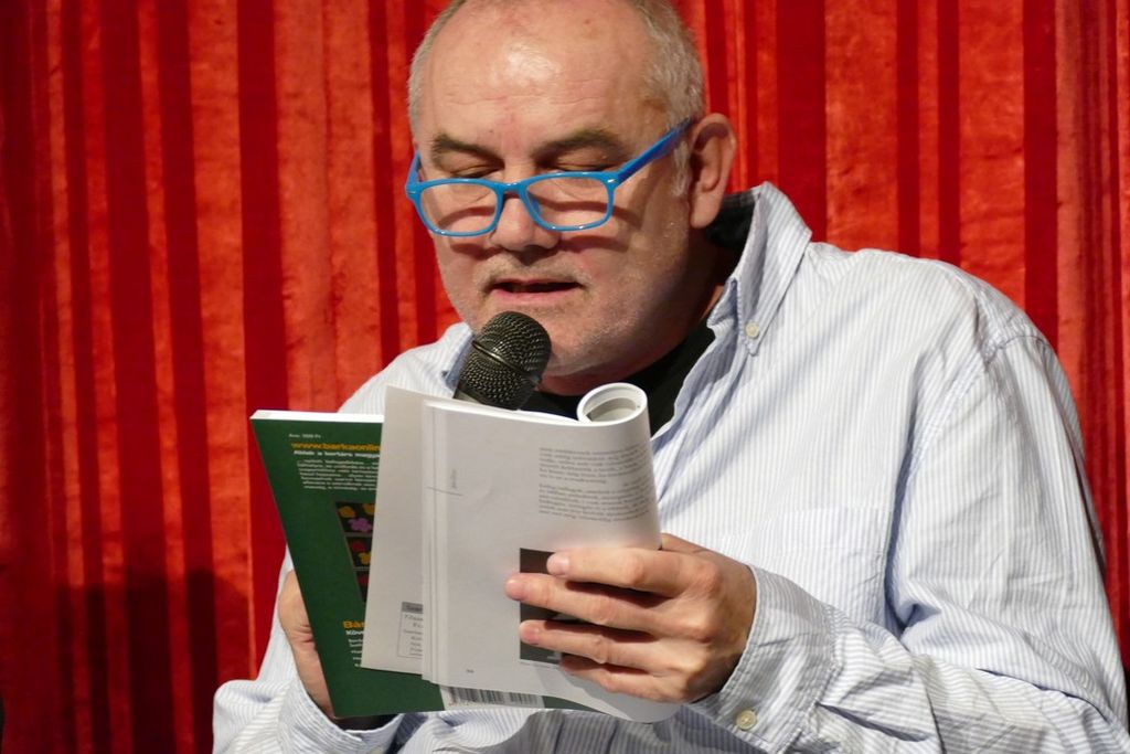 Darvasi_felolvas.jpg