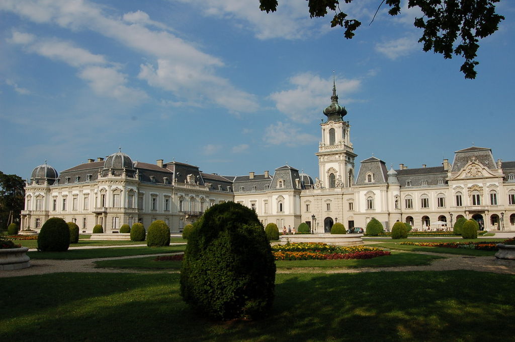 Keszthely_Festetics_Schloss_Ganseite.JPG