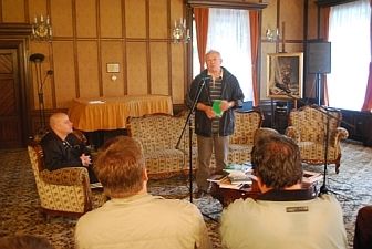 Az_Egytt_cm_folyiratot_Vri_Fbin_Lszl_mutatta_be