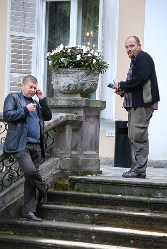 Fekete_Vince_s_Vincze_Ferenc_az_rkosi_kastly_lpcsjn