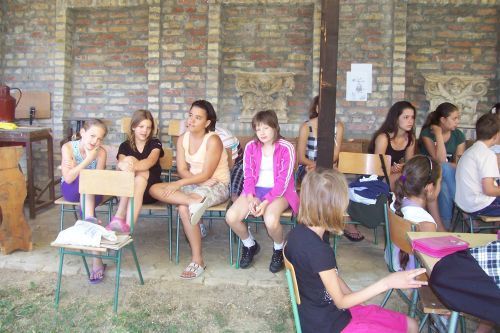 Szálka - A társaság egy része a Pajtaszínházban