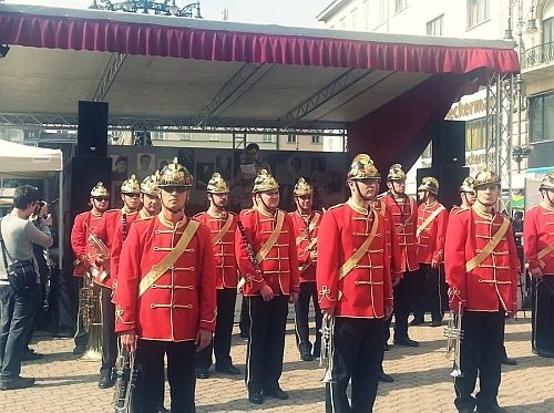 84.ünnepikönyvhet1