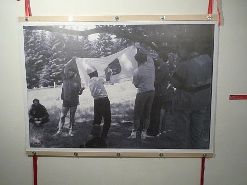 BMZ 1993  Élő teke II.  c. performansz 1956 esem ényeinek ihletésében fotó RO Ann-Art archívum